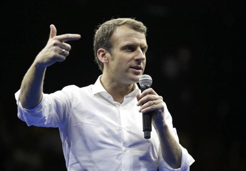 French Center-Right Senators Back Macron&apos;s Presidential Bid