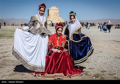سیاح النوروز فی باسارکاد شیراز