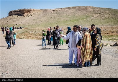 مسافران نوروزی در پاسارگاد