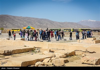 مسافران نوروزی در پاسارگاد