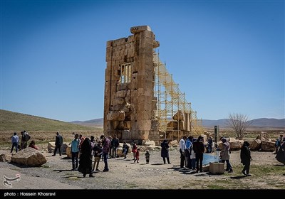 مسافران نوروزی در پاسارگاد