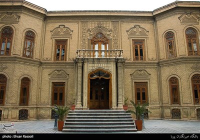 خانه ای تاریخی مربوط به دوره قاجار است که در حدود 80 سال پیش به دستور احمد قوام وزیر احمد شاه به منظور استفاده شخصی او ساخته شد.