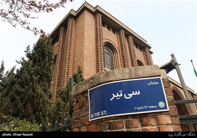 موزه ایران باستان، اولین موزه ایران، در ابتدای خیابان ۳۰ تیر، در خیابان امام خمینی تهران واقع است.