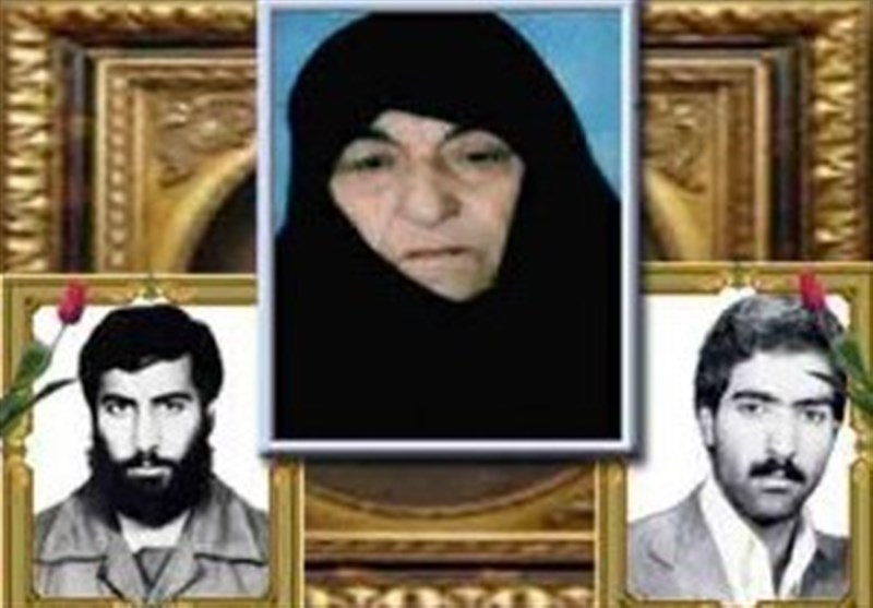 پیکر مادر شهیدان کرمی در کرمان تشییع شد