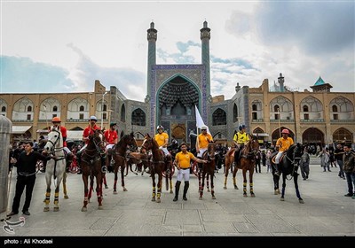 مسابقات غولف رمزية في ساحة نقش جهان بإصفهان