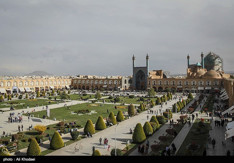 Naghsh-E Jahan Square: A Beatiful Square At Heart of Iran&apos;s Isfahan