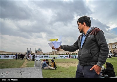 مسافران نوروزی در میدان نقش جهان اصفهان