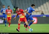نیمه نخست بازی فولاد خوزستان و سپاهان مساوی شد/گل زیبای بختیار رحمانی در دقیقه 3