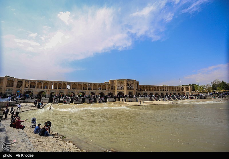 جاری شدن دائمی 50 میلیون مترمکعب آب در زاینده‌رود پیگیری می‌شود