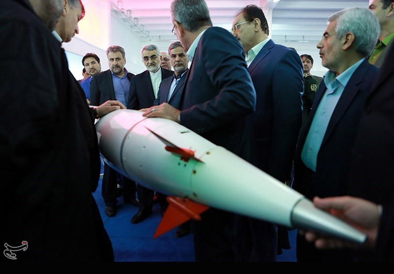 تصاویر/ بازدید نمایندگان مجلس از جدیدترین تسلیحات ساخت وزارت دفاع + اسامی