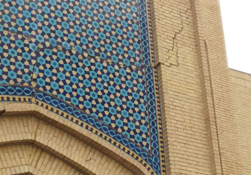 دیوار بازار رضا مشهد پس از زلزله های متعدد ترک برداشت+تصویر