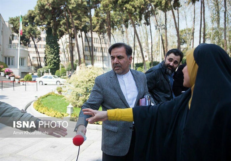 برخورد ناشایست و درگیری لفظی آخوندی با یک خبرنگار خانم + تصاویر
