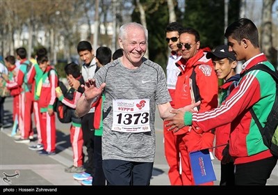 ایران کے دارالحکومت تہران میں منعقد ہونے والی پہلی بین الاقوامی میراتھن ریس کی تصویری جھلکیاں