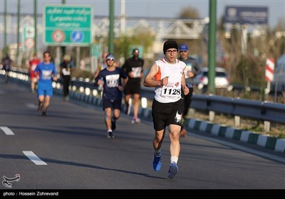 ایران کے دارالحکومت تہران میں منعقد ہونے والی پہلی بین الاقوامی میراتھن ریس کی تصویری جھلکیاں