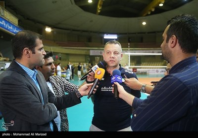  ایگورکولاکوویچ سرمربی تیم ملی والیبال ایران در جمع خبرنگاران