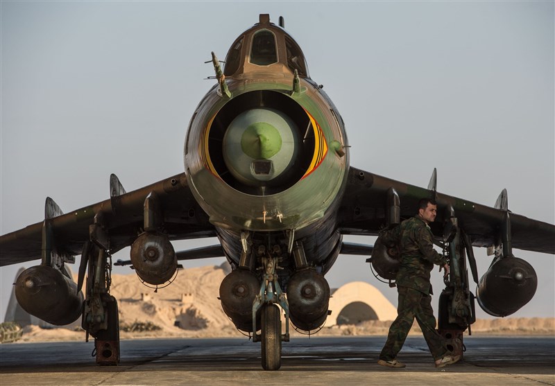 روسیه ستون نظامی داعش در رقه سوریه را منهدم کرد+فیلم