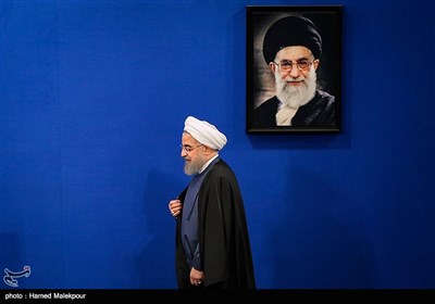 ورود حجت‌الاسلام حسن روحانی رئیس جمهور به محل نشست خبری