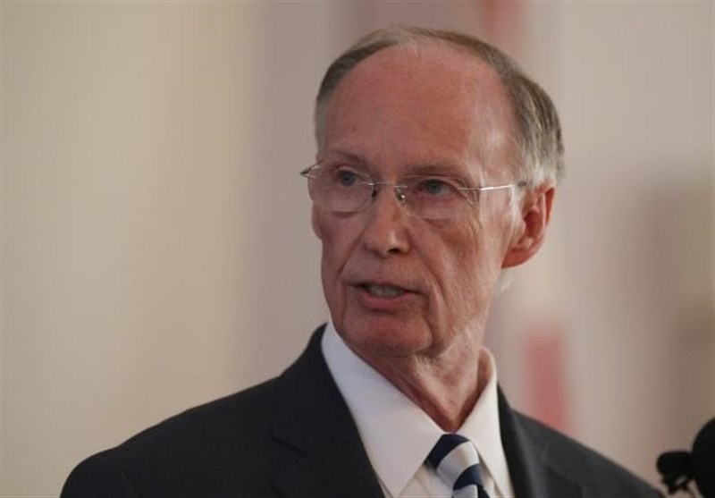 Alabama Governor Resigns as Scandal Leads to Criminal Charges