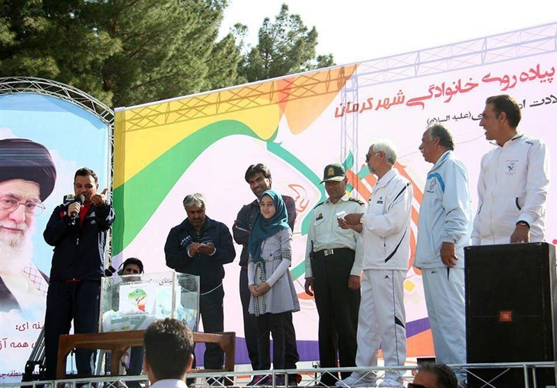 همایش بزرگ پیاده‌روی خانوادگی در کرمان برگزار شد+تصاویر
