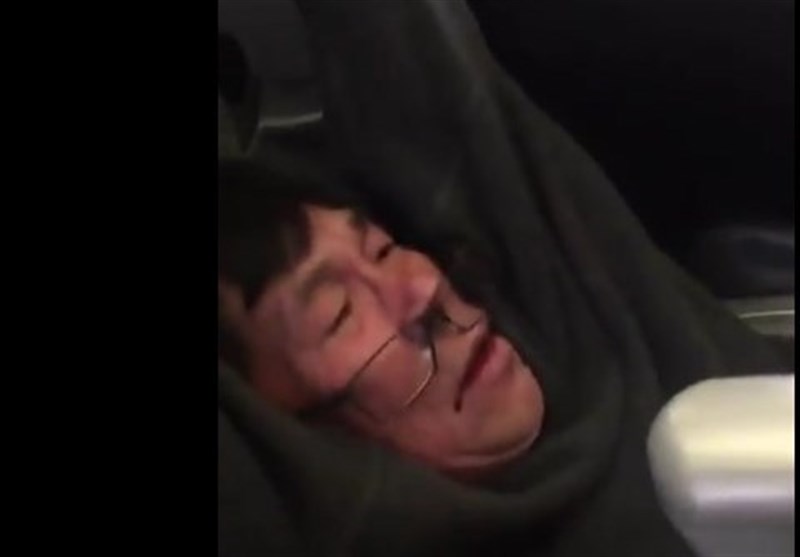 عذرخواهی شرکت هواپیمایی آمریکا به دلیل رفتار وحشیانه با یک مسافر+فیلم