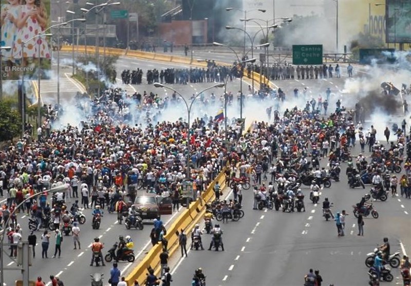 200,000 Protesters March against Venezuela President Maduro