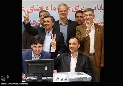 ثبت‌نام حمید بقایی و محمود احمدی‌نژاد در دوازدهمین دوره انتخابات ریاست جمهوری
