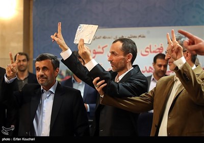 ثبت‌نام حمید بقایی و محمود احمدی‌نژاد در دوازدهمین دوره انتخابات ریاست جمهوری