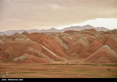 جبال متنوعة الألوان فی زنجان غربی ایران