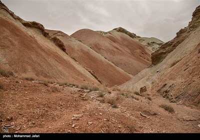 جبال متنوعة الألوان فی زنجان غربی ایران