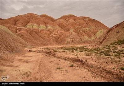 جبال متنوعة الألوان فی زنجان غربی ایران