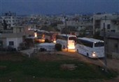 ورود 99 دستگاه اتوبوس‌ به «فوعه و کفریا» / 8 هزار شهروند تحت محاصره به «حلب» منتقل می‌شوند + تصاویر