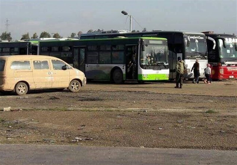 وصول 75 حافلة تقل أهالی الفوعة وکفریا إلى مناطق سیطرة الجیش السوری بحلب +صور