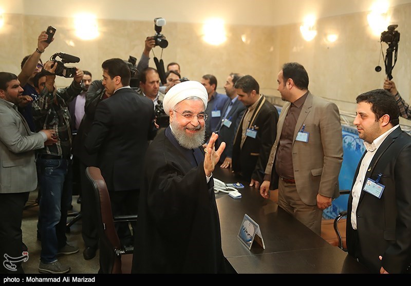 روحانی یسجل طلب ترشیحه للانتخابات الرئاسیة