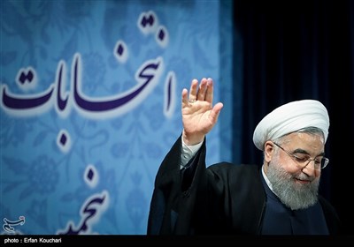 حجت‌الاسلام حسن روحانی در پایان کنفراس خبری پس از ثبت‌نام در دوازدهمین دوره انتخابات ریاست جمهوری