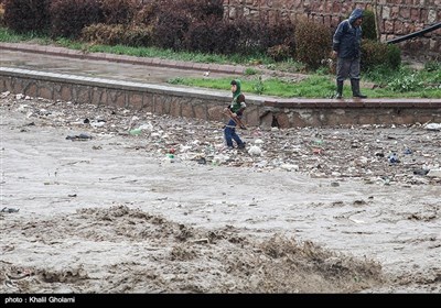 أمطار غزیرة وسیول فی مدینتی تبریز وارومیة شمال غربی ایران