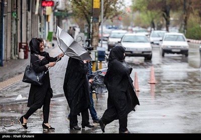 أمطار غزیرة وسیول فی مدینتی تبریز وارومیة شمال غربی ایران