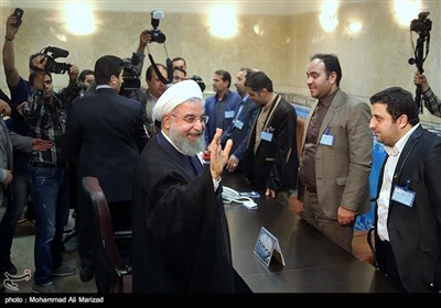 ورود حجت‌الاسلام حسن روحانی به ستاد انتخابات کشور جهت ثبت‌نام در دوازدهمین دوره انتخابات ریاست جمهوری