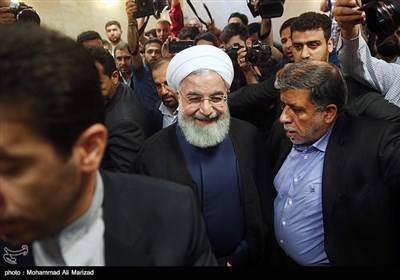 ورود حجت‌الاسلام حسن روحانی به ستاد انتخابات کشور جهت ثبت‌نام در دوازدهمین دوره انتخابات ریاست جمهوری