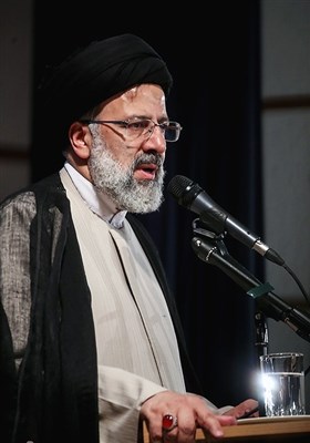 حجت‌الاسلام سیدابراهیم رئیسی در کنفراس خبری پس از ثبت‌نام در دوازدهمین دوره انتخابات ریاست جمهوری