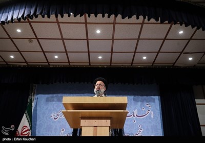 حجت‌الاسلام سیدابراهیم رئیسی در کنفراس خبری پس از ثبت‌نام در دوازدهمین دوره انتخابات ریاست جمهوری