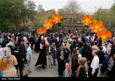 ایران کے شہر کرج میں پھولوں کا میلہ