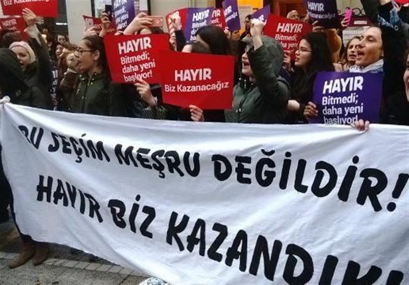 Tüm Türkiye’de Referandum Sonucuna İtiraz Eden Halk Sokaklara Döküldü