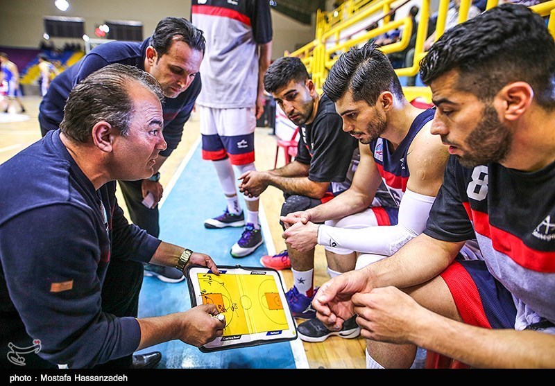 سرمربی تیم بسکتبال شهرداری گرگان ضمن عذرخواهی باید برکنار شود