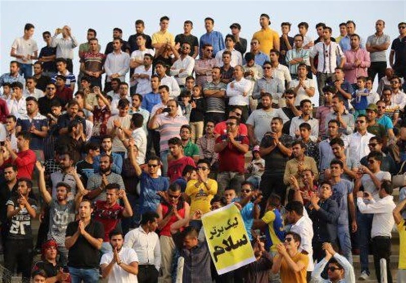 بوشهر| حاشیه دیدار پارس جنوبی - فولاد|درگیری لفظی بین هواداران 2 تیم و اعتراض تماشاگران پارس به لک