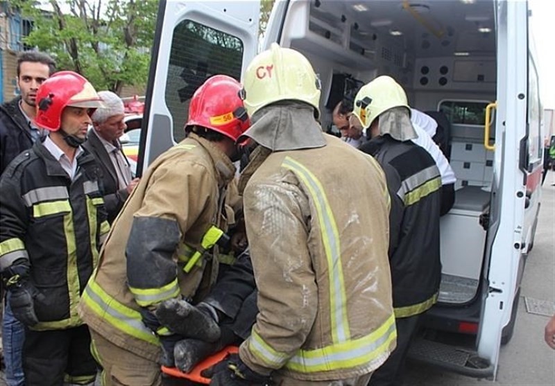 مصدومیت شدید 5 مرد بر اثر تصادف مینی‌بوس با کامیونت