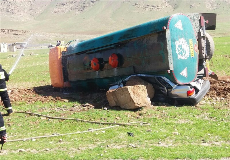 برخورد پراید و تانکر حمل سوخت در کرمانشاه 2 کشته برجای گذاشت