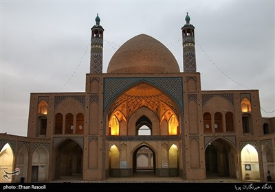 بنیان گذار این بنای عظیم که به عروس مساجد خاورمیانه معروف است حاج محمد تقی خانبان می باشد.