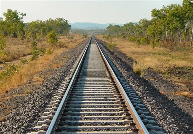 عملیات ریل‌گذاری راه‌آهن همدان - سنندج پایان یافت