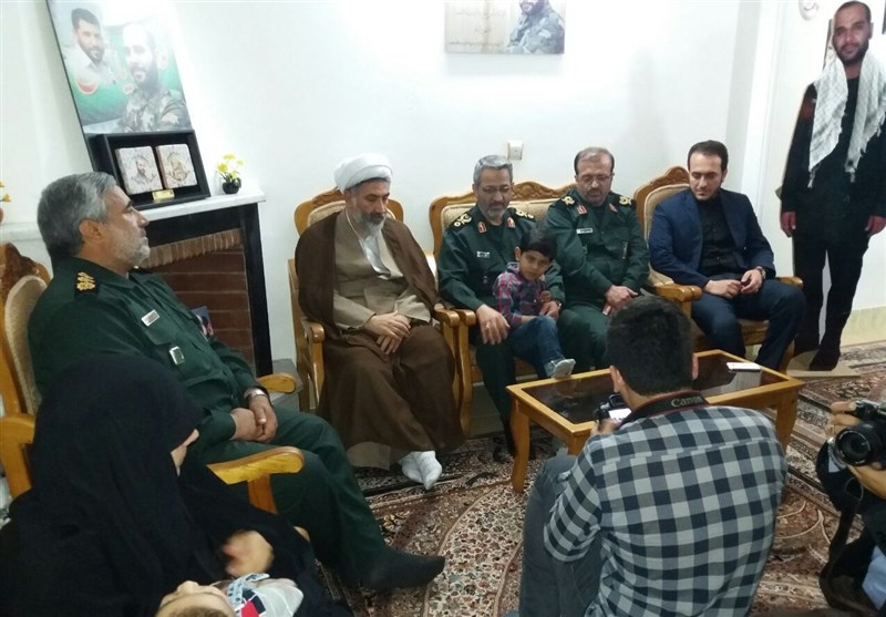 دیدار رئیس سازمان بسیج مستضعفین با خانواده شهید مدافع حرم در گرگان