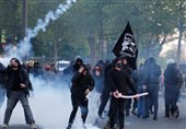 پلیس فرانسه 150 نفر را در اعتراضات شب انتخابات در پاریس بازداشت کرد
